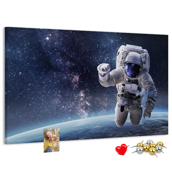 Korktafel mit Motiv Astronaut im Weltraum