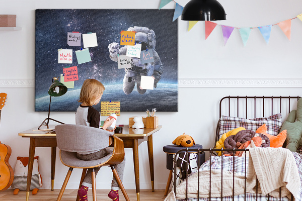 Korktafel mit Motiv Astronaut im Weltraum