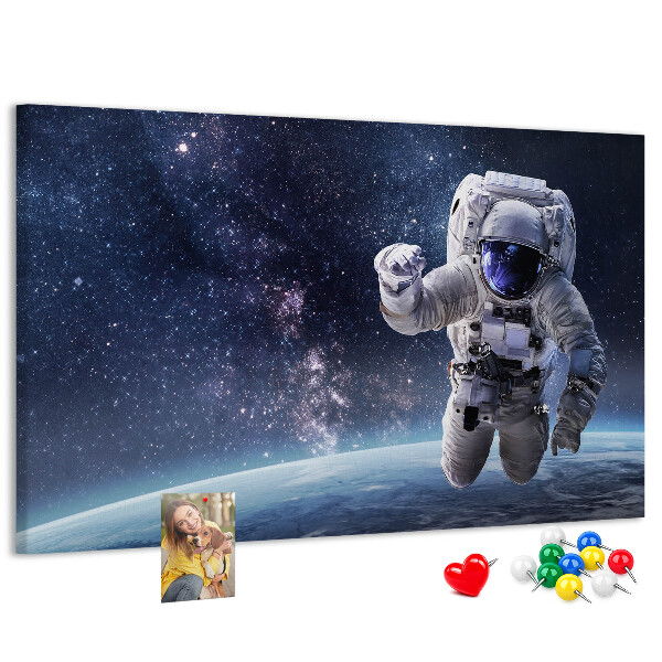 Korktafel mit Motiv Astronaut im Weltraum