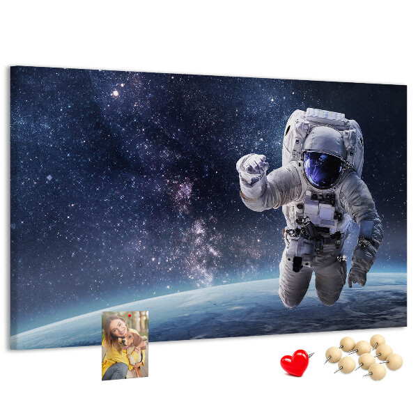 Korktafel mit Motiv Astronaut im Weltraum