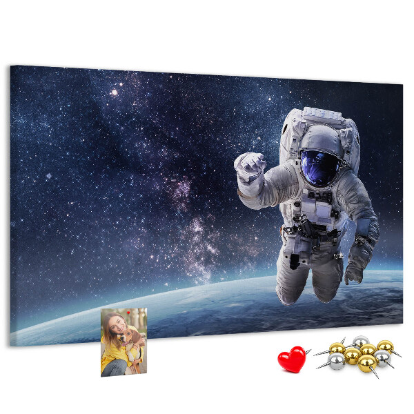 Korktafel mit Motiv Astronaut im Weltraum