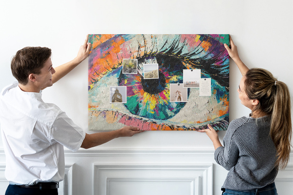 Wandbild mit Korkrückwand farbenfrohes Auge mit dynamischen Pinselstrichen