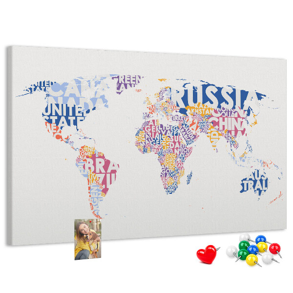 Korktafel mit Weltkarte und Ländernamen