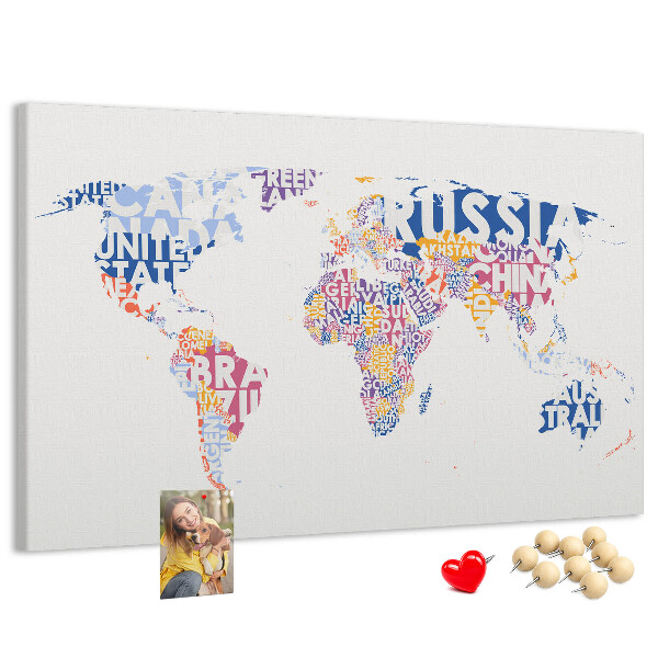 Korktafel mit Weltkarte und Ländernamen