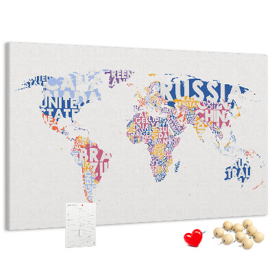 Korktafel mit Weltkarte und Ländernamen