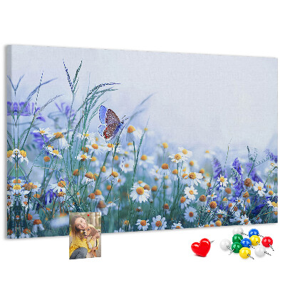 Kork-Pinnwand mit Wiesenmotiv, Schmetterlingen und Blumen