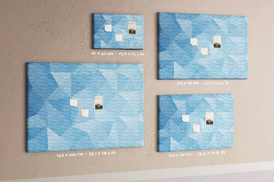 Korkbild mit geometrischen blauen Dreiecken in verschiedenen Schattierungen