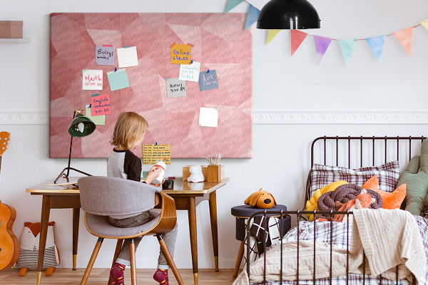 Bilder mit Korkrückwand mit geometrischen Mustern in Rosa- und Beigetönen