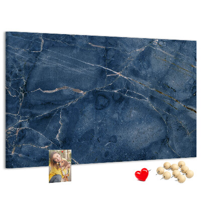 Korktafel in marineblauem Marmordesign mit hellen Adern