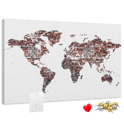 Korkbild die Welt vor dem Hintergrund einer Backsteinmauer