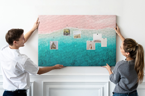 Bild mit Korkrückwand Meereswellen auf rosa Hintergrund