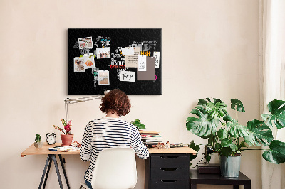 Weltkarte mit Korkrückwand mit motivierenden Slogans