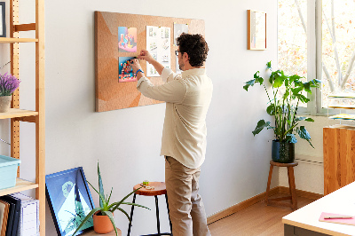 Kork-Pinnwand mit geometrischem Dreiecksmuster in Orangetönen