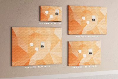 Kork-Pinnwand mit geometrischem Dreiecksmuster in Orangetönen