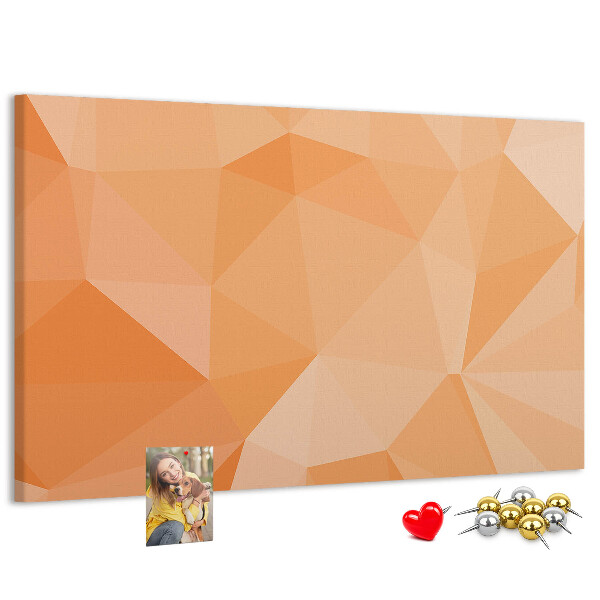 Kork-Pinnwand mit geometrischem Dreiecksmuster in Orangetönen