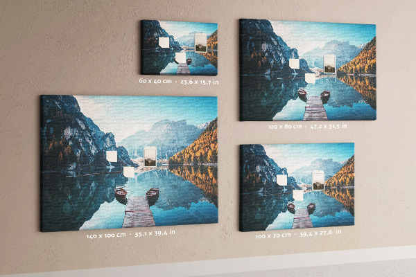 Korkbild Berglandschaft spiegelt sich im See