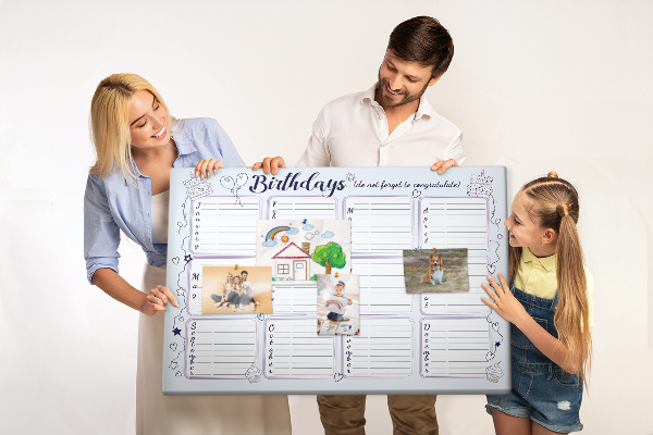 Korktafel Geburtstagskalender mit farbigen Akzenten