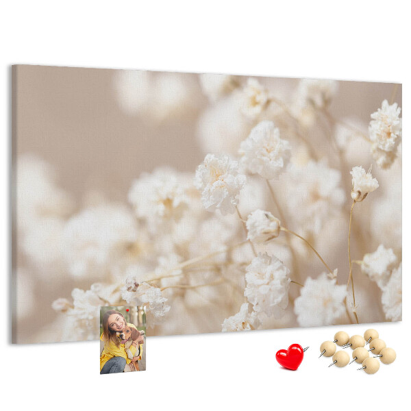 Kork-Pinnwand mit Motiv zarte weiße Blüten auf neutralem Hintergrund