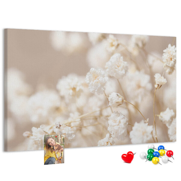 Kork-Pinnwand mit Motiv zarte weiße Blüten auf neutralem Hintergrund