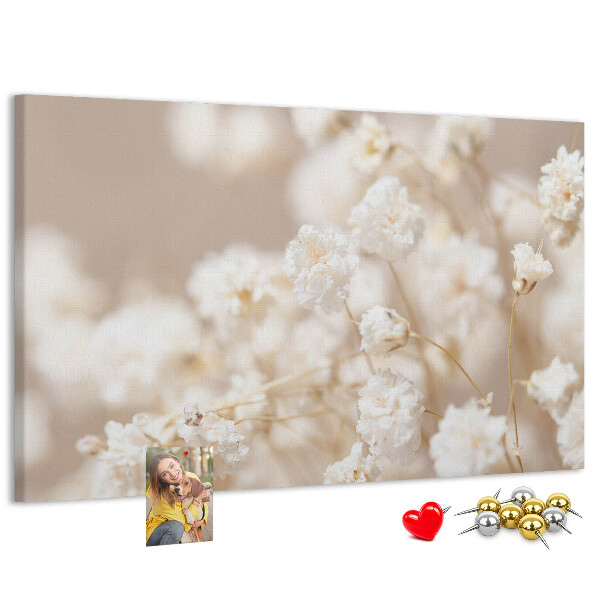 Kork-Pinnwand mit Motiv zarte weiße Blüten auf neutralem Hintergrund