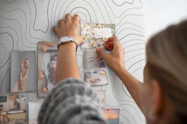 Kork-Pinnwand mit Motiv abstrakte Konturlinien