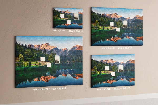 Kork-Pinnwand mit Berglandschaft und See-Spiegelung