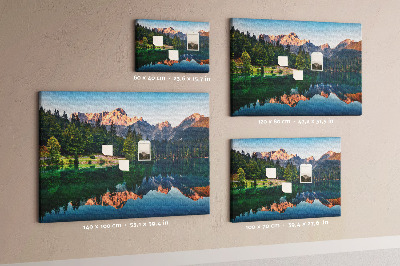 Kork-Pinnwand mit Berglandschaft und See-Spiegelung