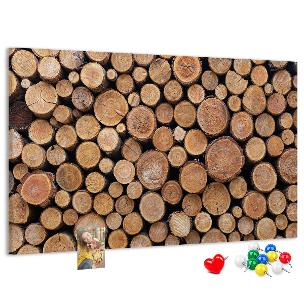 Korktafel mit kreisförmigem Muster aus natürlichen Baumstämmen