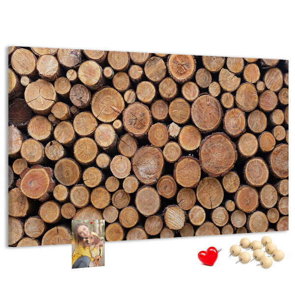 Korktafel mit kreisförmigem Muster aus natürlichen Baumstämmen