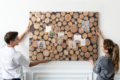Korktafel mit kreisförmigem Muster aus natürlichen Baumstämmen