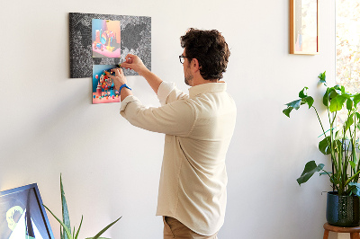 Weltkarte mit Korkrückwand in Grautönen
