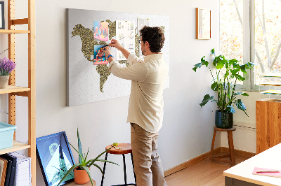 Weltkarte mit Korkrückwand goldenes Design auf weißem Hintergrund