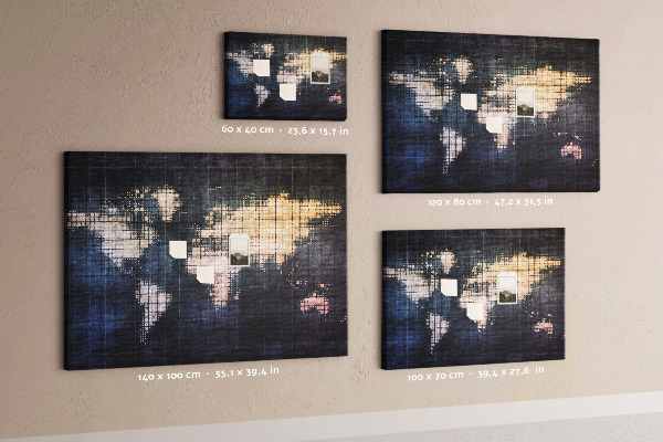 Korktafel mit stilisierter, pixeliger Weltkarte