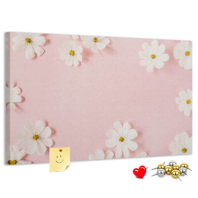 Kork-Pinnwand mit Blumenmuster auf rosa Hintergrund
