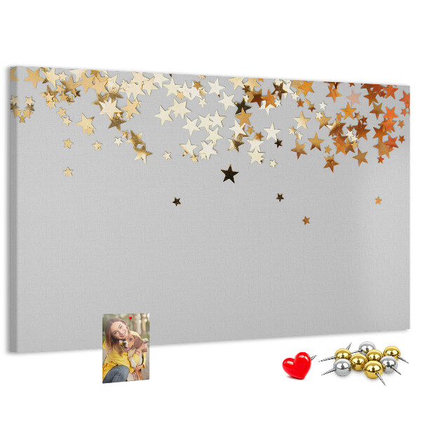 Korkbild mit goldenen Sternen auf grauem Hintergrund