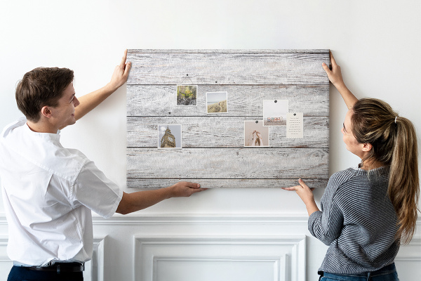 Bilder mit Korkrückwand rustikales Holz mit weißer Lackierung