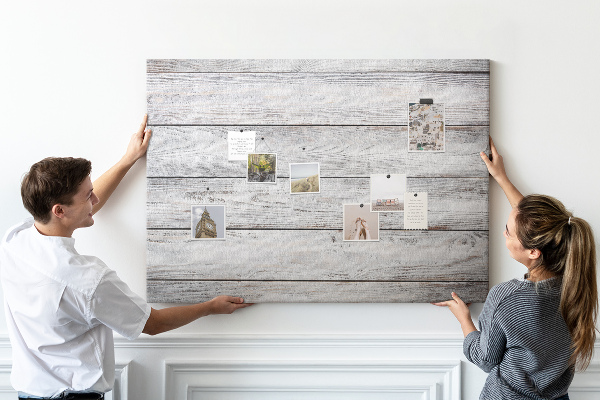 Bilder mit Korkrückwand rustikales Holz mit weißer Lackierung