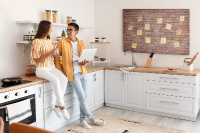 Korktafel mit Motiv Backsteinmauer in warmen Farbtönen