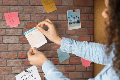 Korktafel mit Motiv Backsteinmauer in warmen Farbtönen