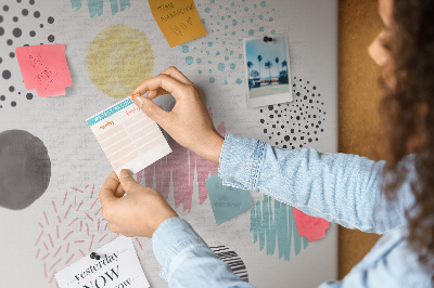 Korkbild mit bunten Formen in einer Vielzahl von Mustern