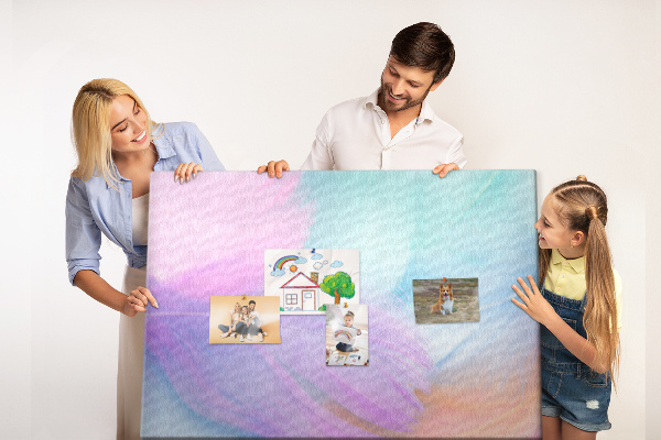 Korkbild zarte Federn in Pastelltönen