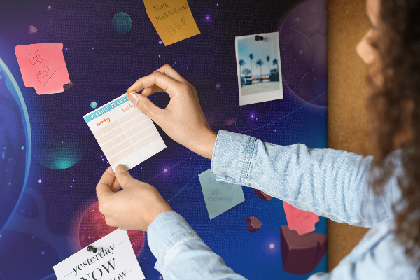 Bild mit Korkrückwand Weltraumlandschaft mit Planeten und Asteroiden