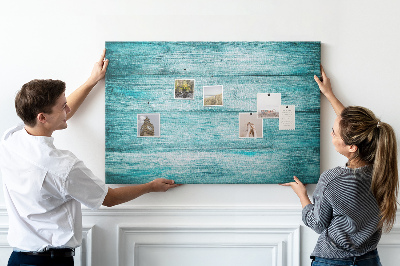 Korktafel mit grünem und blauem Holzbrett-Hintergrund
