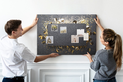Korkbild goldenes Konfetti auf schwarzem Hintergrund