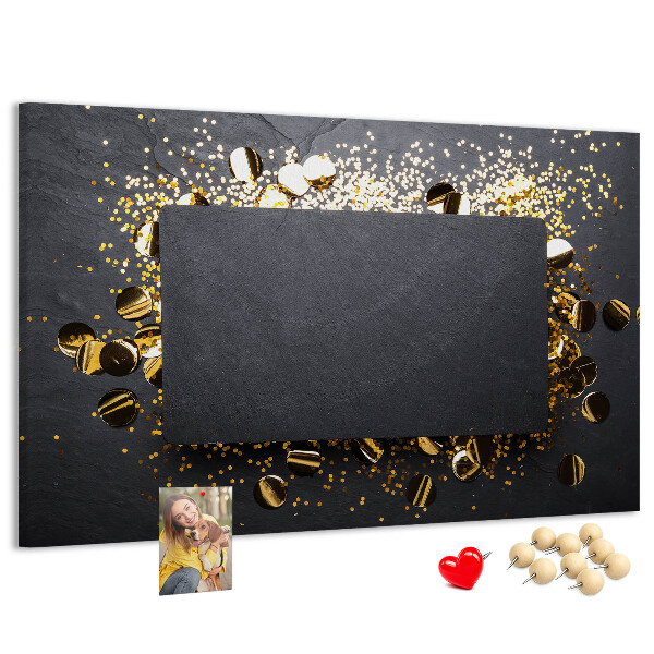 Korkbild goldenes Konfetti auf schwarzem Hintergrund