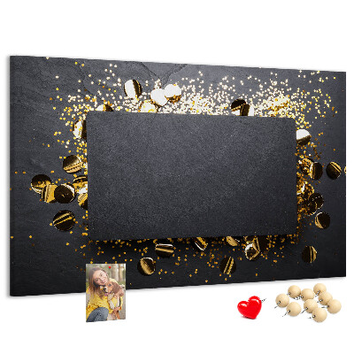 Korkbild goldenes Konfetti auf schwarzem Hintergrund