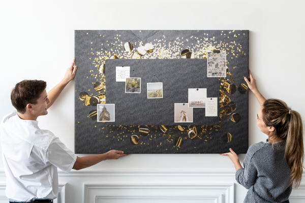 Korkbild goldenes Konfetti auf schwarzem Hintergrund