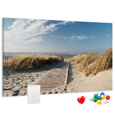 Bild mit Korkrückwand Ein Spaziergang am Strand in der Sommersonne