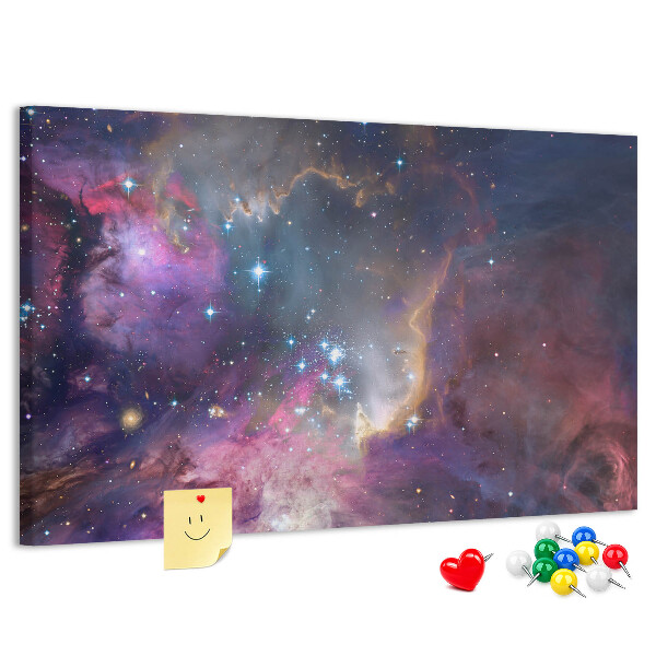 Korktafel mit Weltraumlandschaft aus Sternen und Nebeln