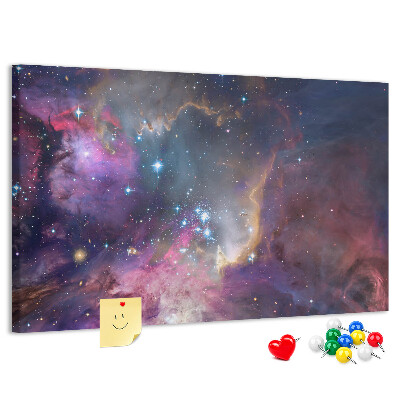 Korktafel mit Weltraumlandschaft aus Sternen und Nebeln